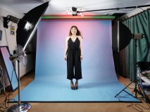 2015-08-03 Laura Toy as she arrived, studio long-shot