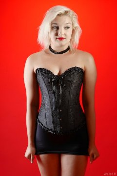2015-07-26 ZoeCharlotte pinup shoot