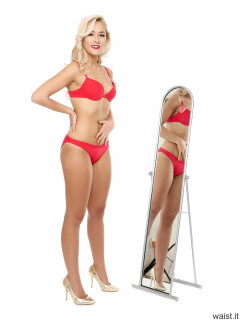 2016-11-06 Fleur in red "Love" bikini
