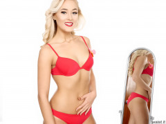2016-11-06 Fleur in red "Love" bikini showing of her fabulous tucked-in tummy