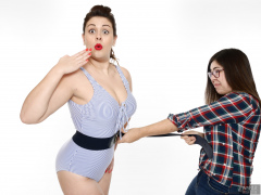 2018-12-15 Darcy Bennet - tight belt used as impromptu waist-nipper