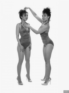 2017-10-22 Isabelle and Stephy fitness session in purple one-piece swimsuits