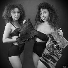 2017-10-22 Isabelle and Stephy with their corsets