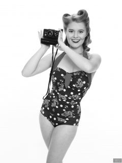 2018-11-04 Sophie Pixie modelling her own vintage style one-piece swimsuit