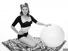2018-11-04 Sophie Pixie in black bolero posture top, black strapless bra and black control briefs worn as hotpants