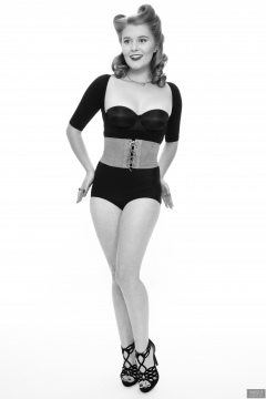 2018-11-04 Sophie Pixie in black bolero posture top, black strapless bra and black control briefs worn as hotpants