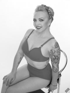 2019-05-25 KL Modelling - in bright red Chinese vintage-style bra and pantie girdle