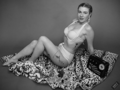 2020-01-18 Danni Moss in her own yellow vintage-style bikini