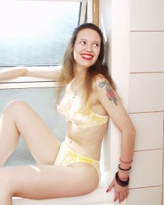 Chiara bathroom shoot