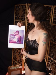 Chiara copying a '50's pose