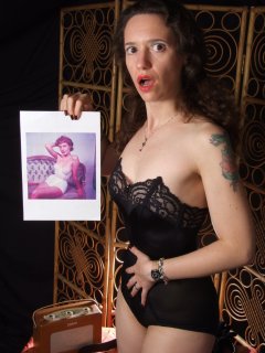 Chiara copying a '50's pose