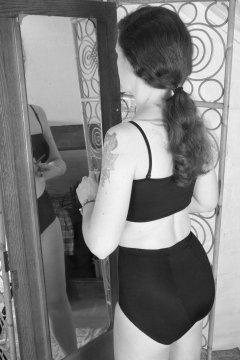 Chiara tries Chinese girdle #1