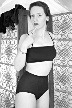 Chiara tries Chinese girdle #1