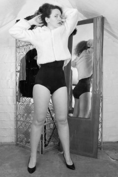 Chiara tries Chinese girdle #3