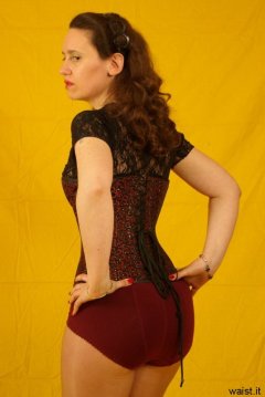Chiara models Vollers corset