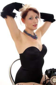 Heidi 2014-09-07 black Miraclesuit bodyshaper