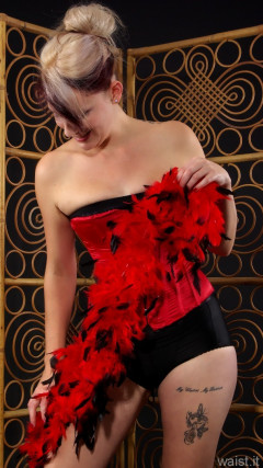 Heidi 2014-09-07 red Vollers corset