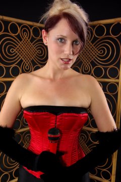 Heidi 2014-09-07 red Vollers corset