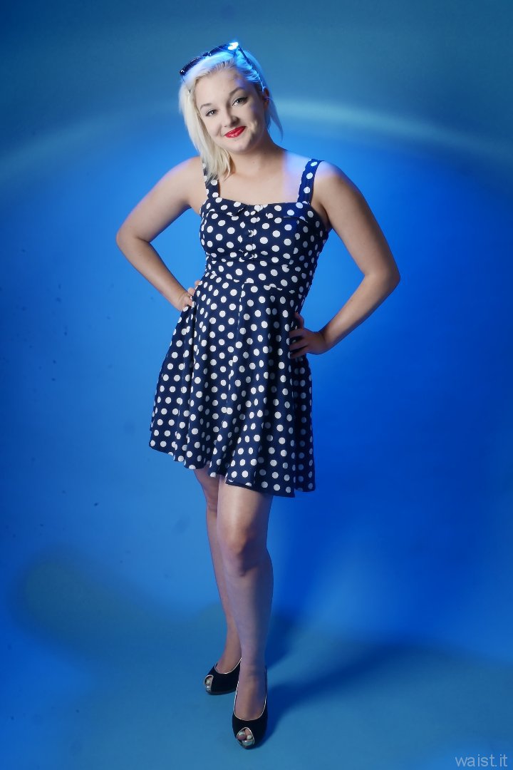 2015-07-26 ZoeCharlotte polkadot dress