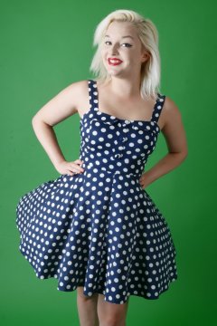 2015-07-26 ZoeCharlotte polkadot dress