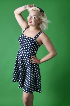 2015-07-26 ZoeCharlotte polkadot dress