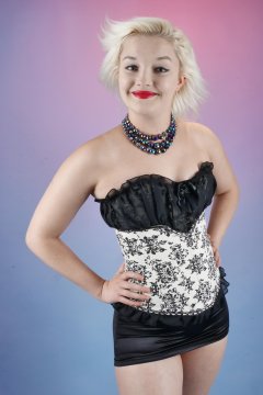 2015-07-26 ZoeCharlotte corset