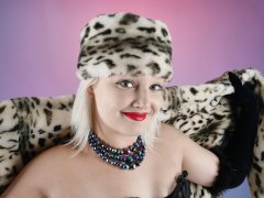 2015-07-26 ZoeCharlotte animal print