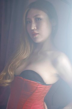 2015-08-03 Laura Toy black Miraclesuit and red Vollers corset