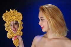 2015-10-17 Ali Soriano faces in the mirror