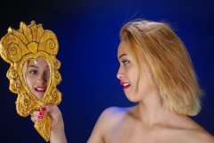 2015-10-17 Ali Soriano faces in the mirror