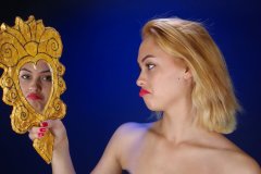 2015-10-17 Ali Soriano faces in the mirror