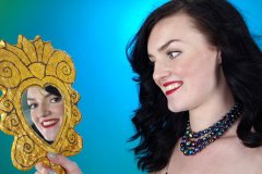 2015-10-24 Jodi Beth face in the mirror