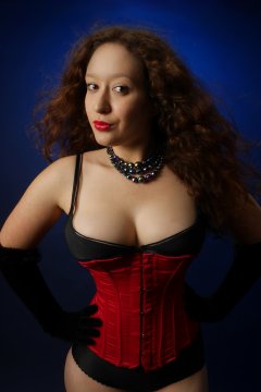 2015-12-04 Yana red Vollers corset and black Style 210 girdle worn as hotpants