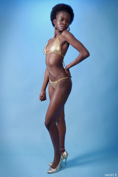 2016-01-15 Lilli in gold bikini and gold body jewellery