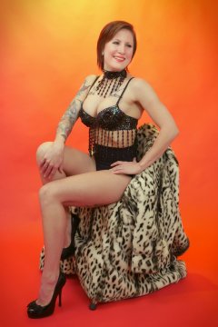 2016-04-02 Lexy in bellydancer top and black control briefs worn as hotpants