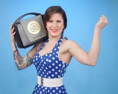 2016-04-02 Lexy in blue polkadot dress