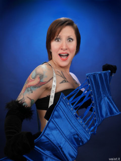 2016-04-02 Lexy trying blue corset