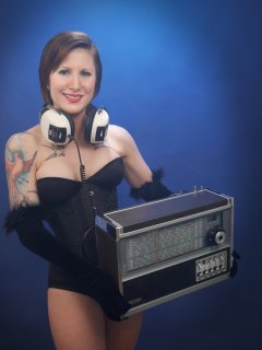 2016-04-02 Lexy in tight black underbust corset