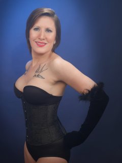 2016-04-02 Lexy in tight black underbust corset