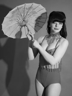 20160522 Ronnie97 wearing red bellydance top and red pocket girdle worn as hotpants