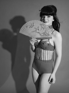 20160522 Ronnie97 wearing red bellydance top and red pocket girdle worn as hotpants