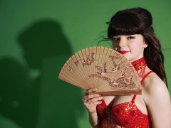 20160522 Ronnie97 wearing red bellydance top and red pocket girdle worn as hotpants