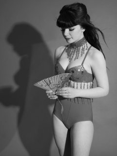 20160522 Ronnie97 wearing red bellydance top and red pocket girdle worn as hotpants