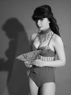 20160522 Ronnie97 wearing red bellydance top and red pocket girdle worn as hotpants