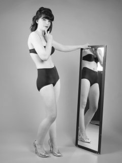 20160522 Ronnie97 playing with mirrors in blue Chinese bra and girdle