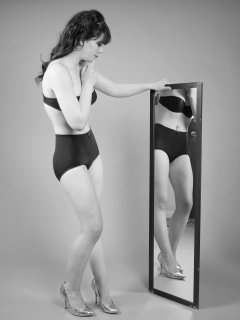 20160522 Ronnie97 playing with mirrors in blue Chinese bra and girdle