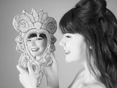 20160522 Ronnie97 playing with mirrors