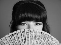 20160522 Ronnie97 playing with Chinese fan