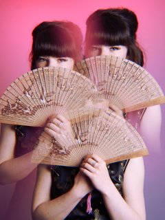 20160522 Ronnie97 playing with Chinese fan