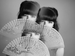 20160522 Ronnie97 playing with Chinese fan